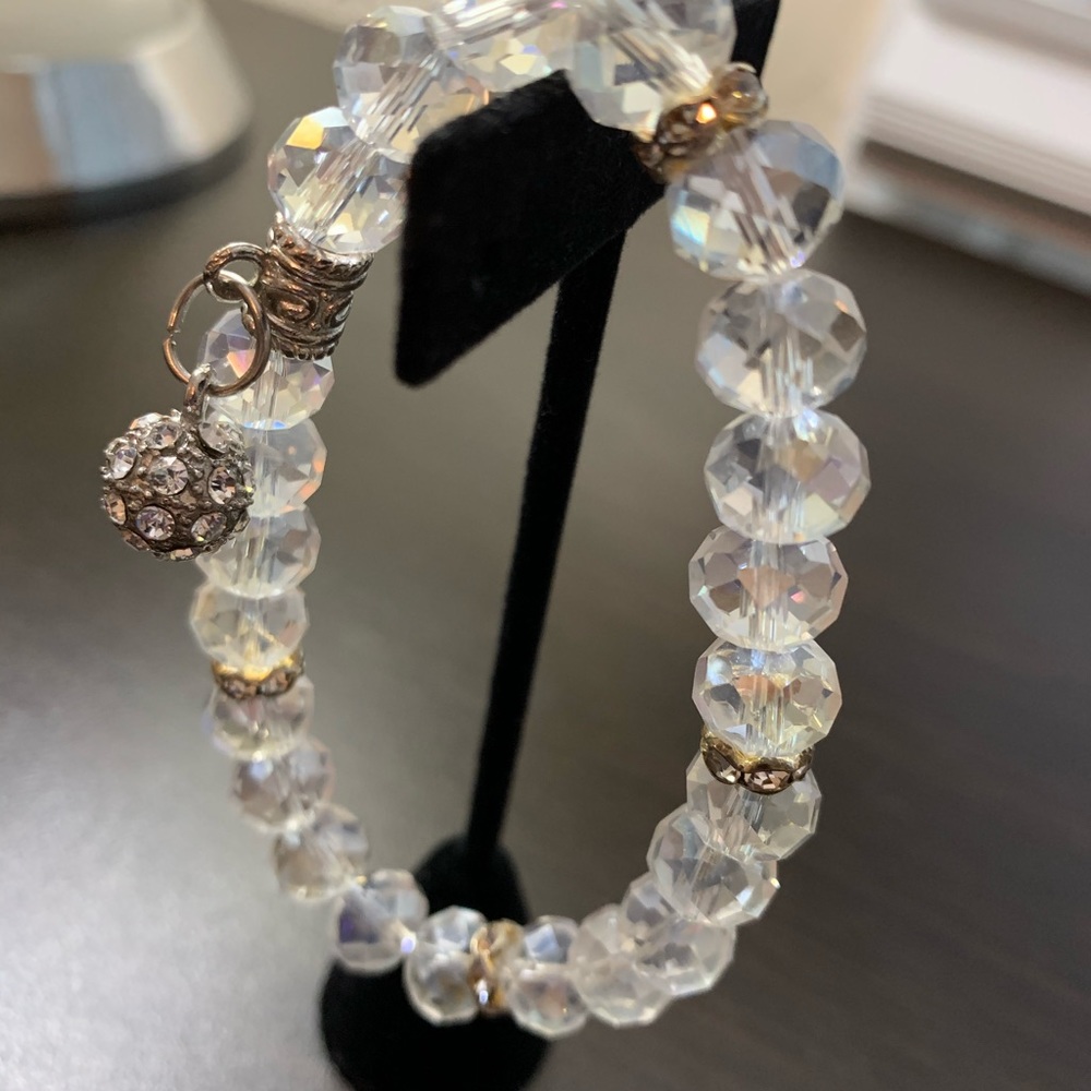 NEW!!  Sassy & Stretchy Iridescent Clear Bracelet